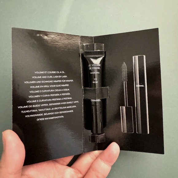 Brand new Chanel Mascara sample- black color - Picture 2 of 3